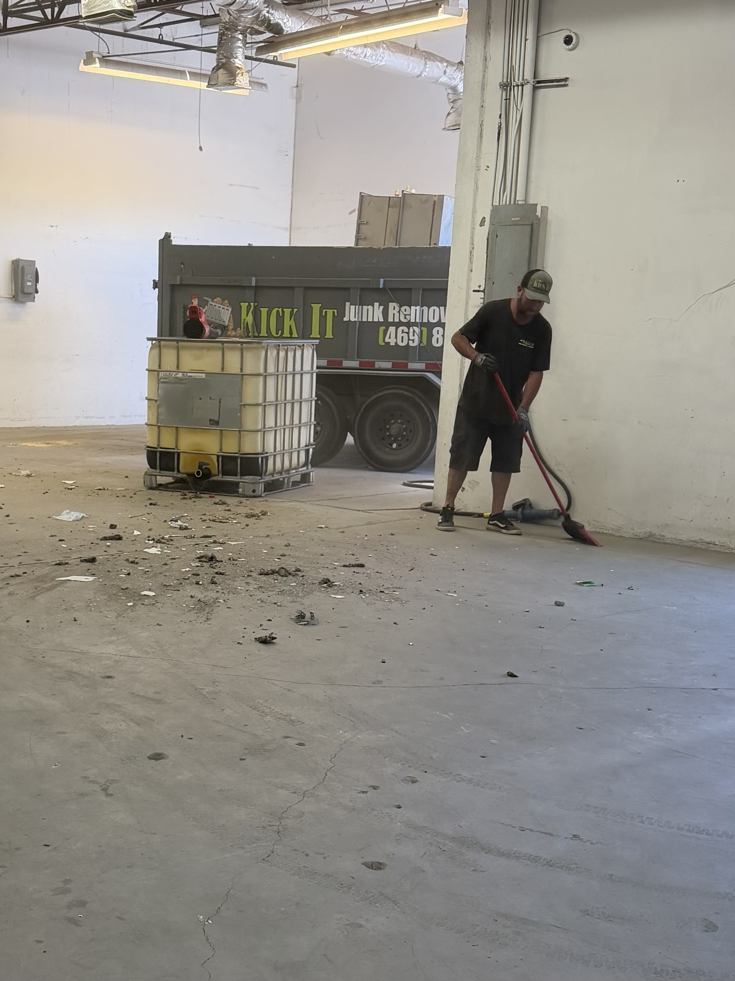 commercial-warehouse-cleanout-final-cleanup.webp
